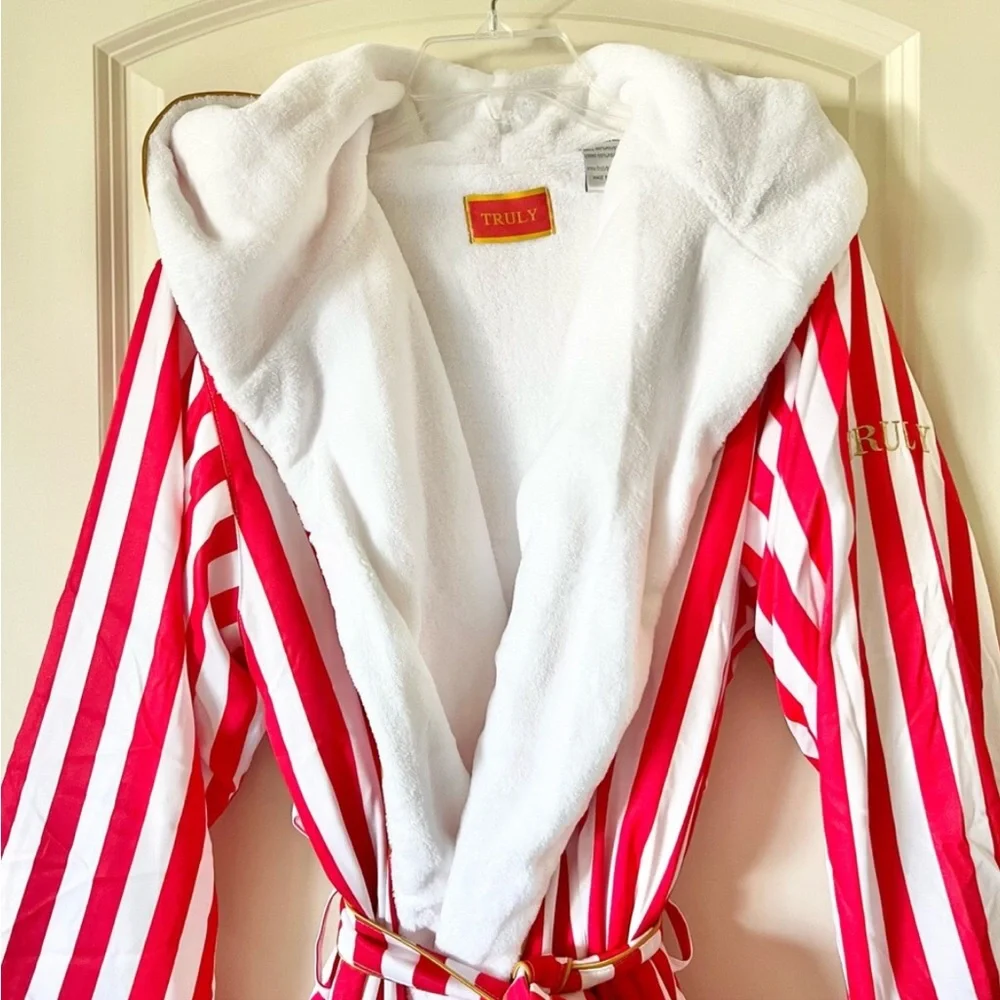 TRULY red white